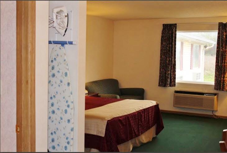 Americas Best Value Inn Knob Noster Habitación foto