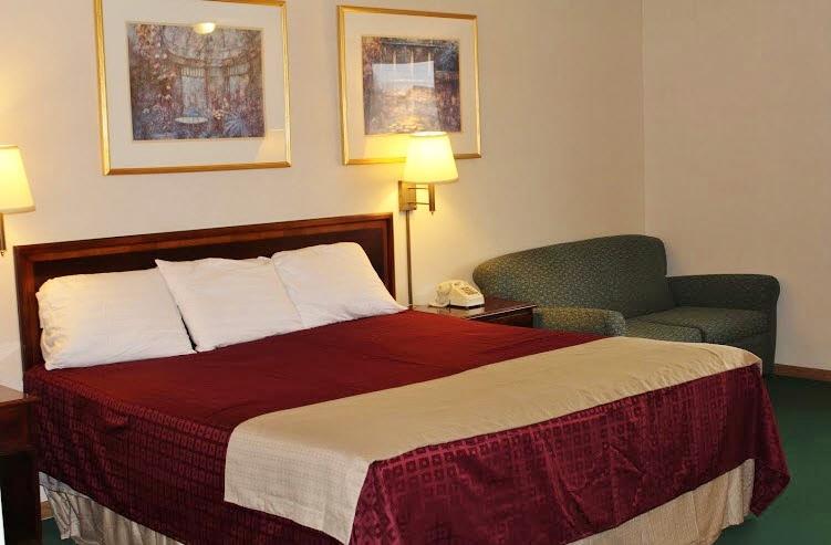 Americas Best Value Inn Knob Noster Habitación foto