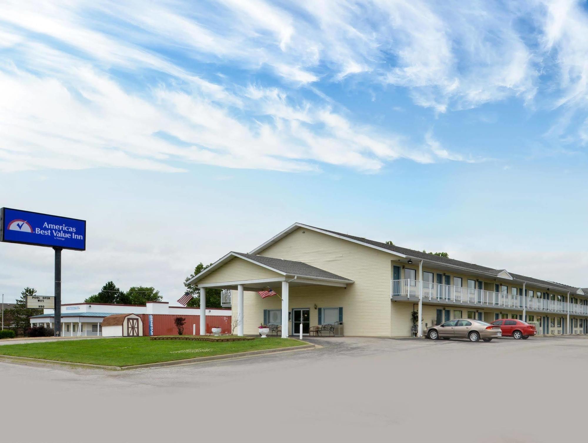 Americas Best Value Inn Knob Noster Exterior foto